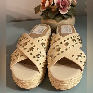 🌸NWT BCBGENERATION SANDALS🌸